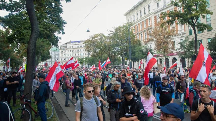 Kota di Austria Protes karena Terlalu Banyak Turis Datang